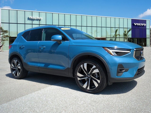 2023 Volvo XC40 Ultimate Bright Theme