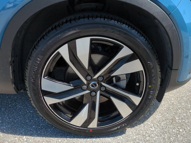 2023 Volvo XC40 Ultimate Bright Theme