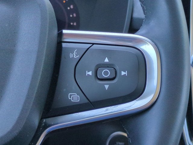 2023 Volvo XC40 Ultimate Bright Theme