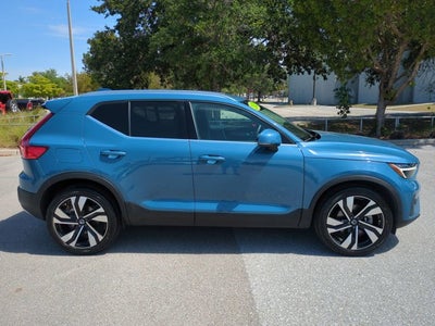 2023 Volvo XC40 Ultimate Bright Theme
