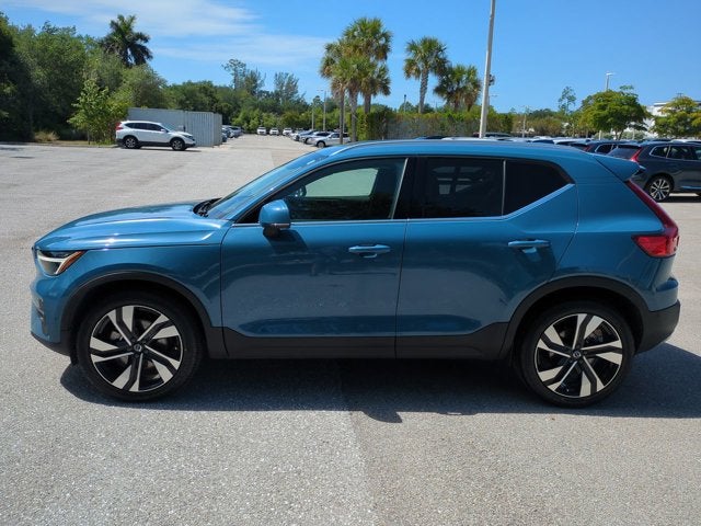 2023 Volvo XC40 Ultimate Bright Theme