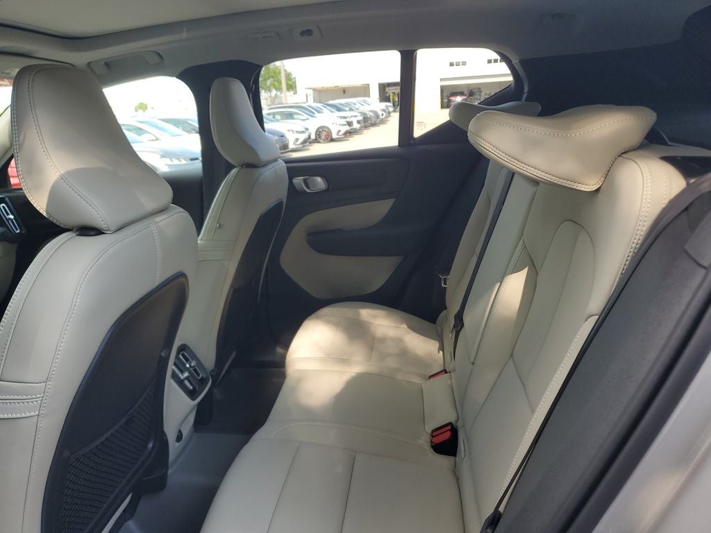 2025 Volvo XC40 B5 Plus Dark Theme