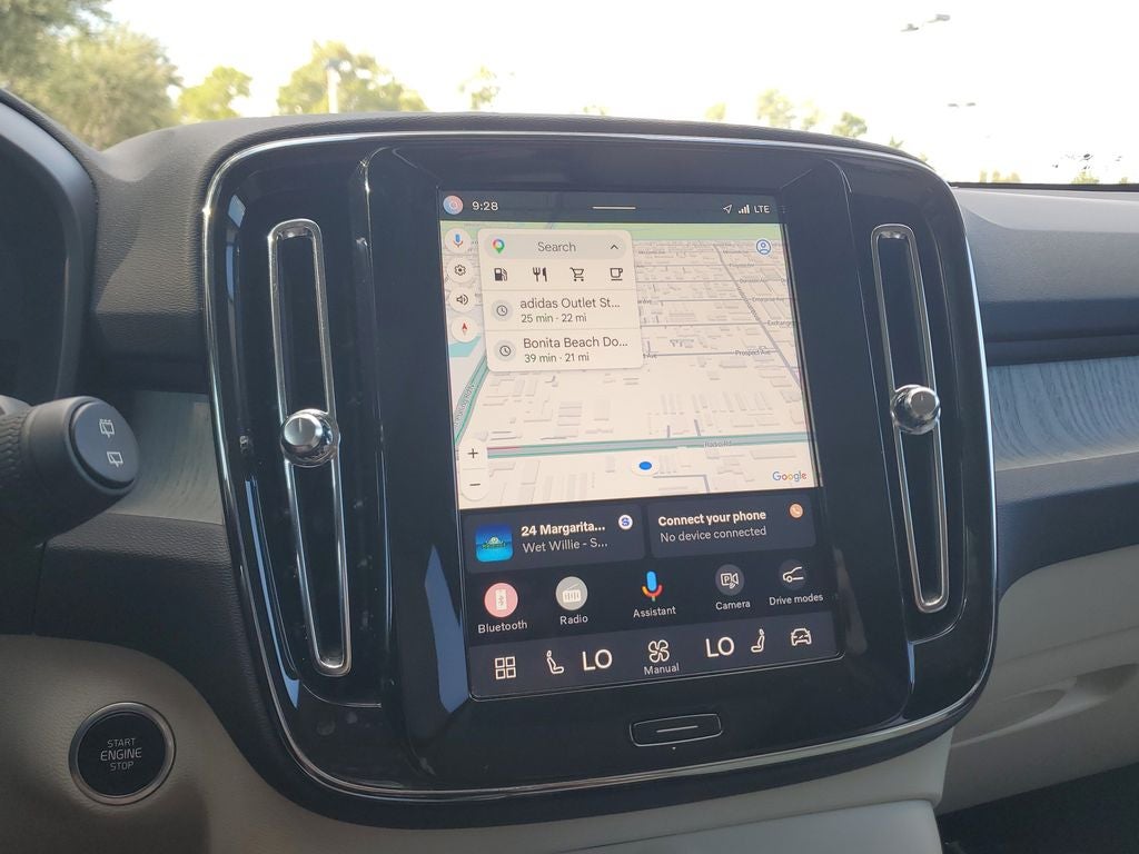 2025 Volvo XC40 B5 Plus Dark Theme
