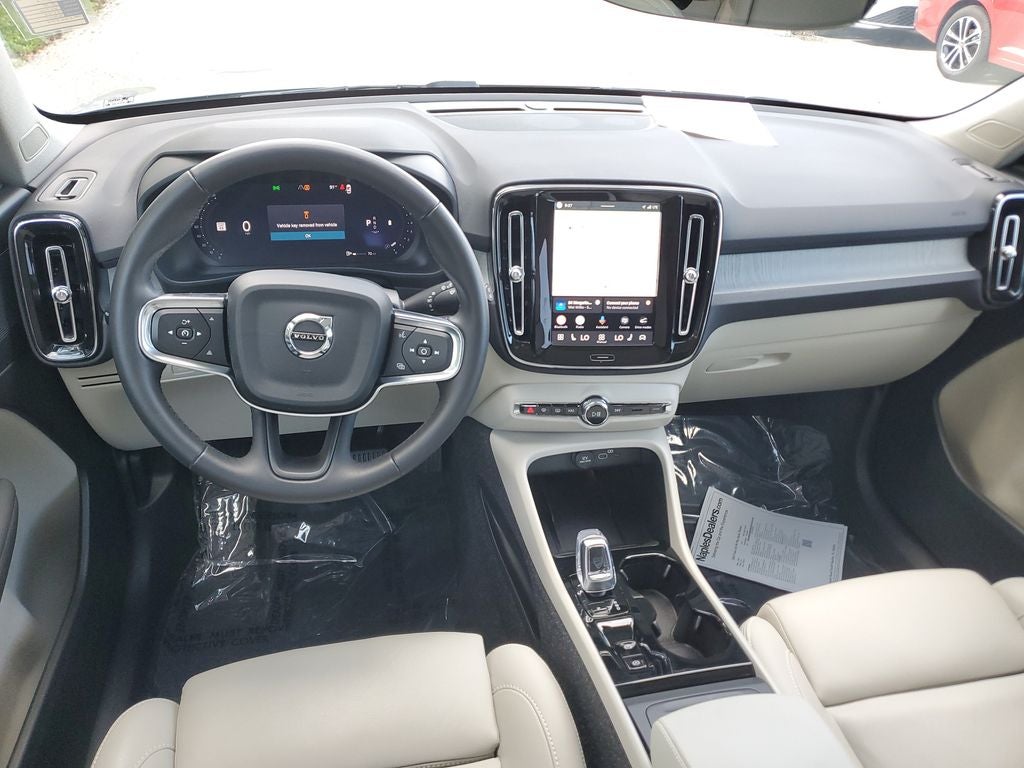 2025 Volvo XC40 B5 Plus Dark Theme