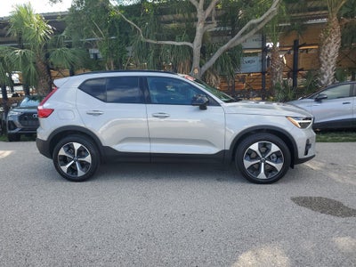 2025 Volvo XC40 B5 Plus Dark Theme