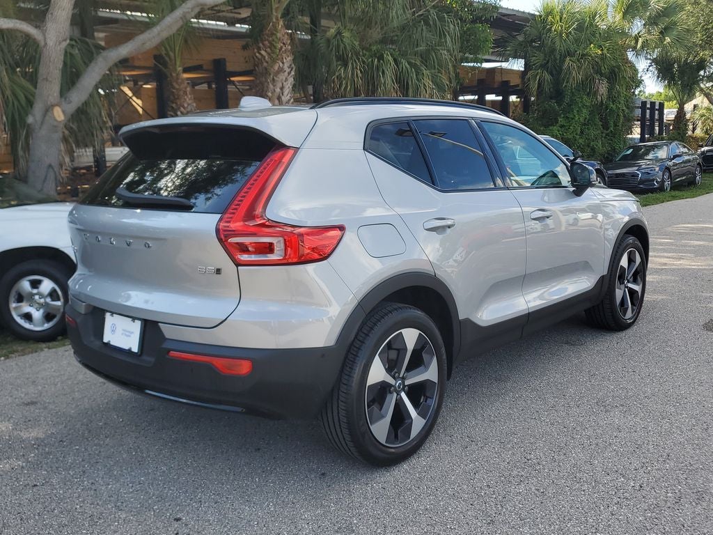 2025 Volvo XC40 B5 Plus Dark Theme