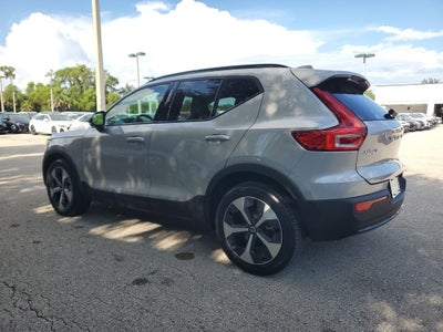 2025 Volvo XC40 B5 Plus Dark Theme