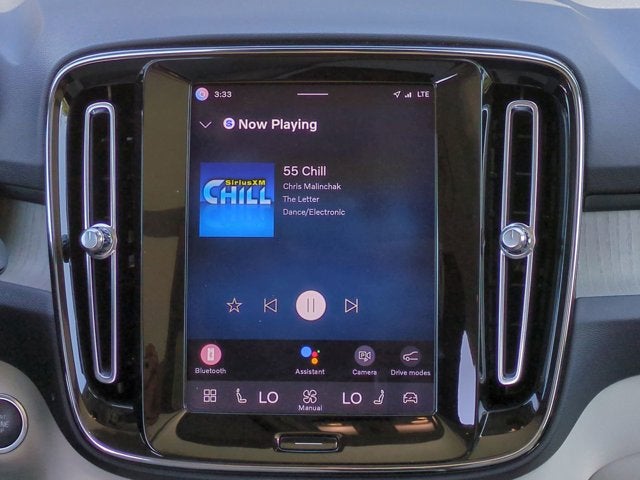 2024 Volvo XC40 Plus Bright Theme