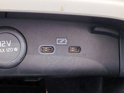 2023 Volvo XC40 Ultimate Bright Theme