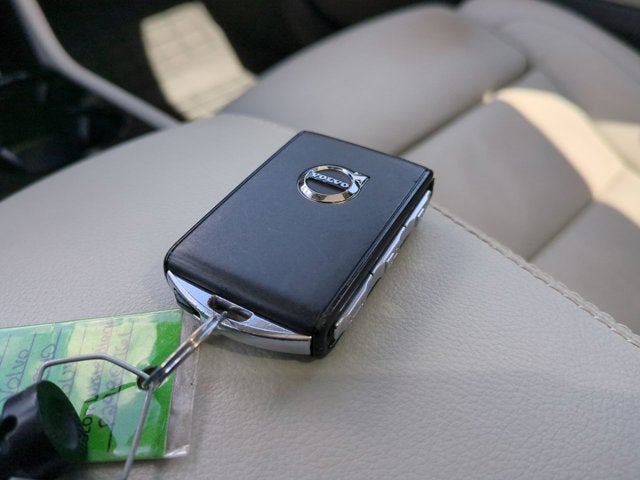 2023 Volvo XC40 Ultimate Bright Theme