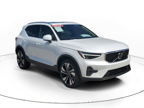 2025 Volvo XC40 B5 Ultra Bright Theme