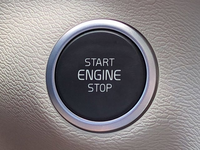 2023 Volvo XC40 Ultimate Bright Theme