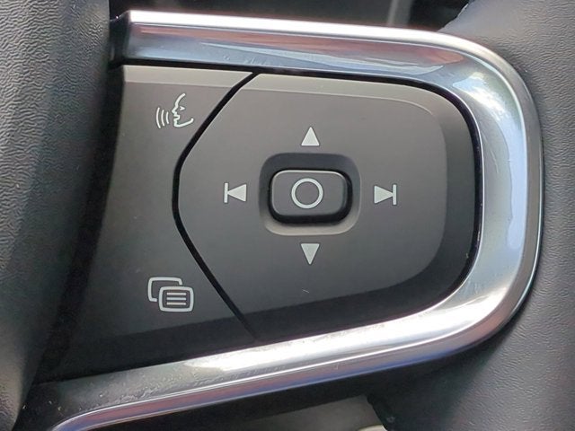 2024 Volvo XC40 Plus Dark Theme