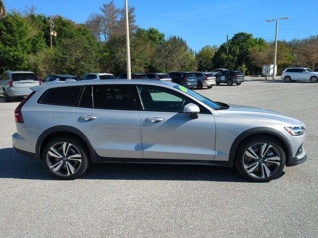 2025 Volvo V60 Cross Country Plus