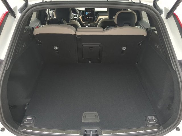 2026 Volvo XC60 Plus