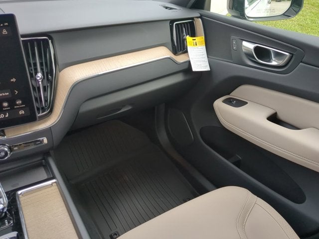 2026 Volvo XC60 Plus