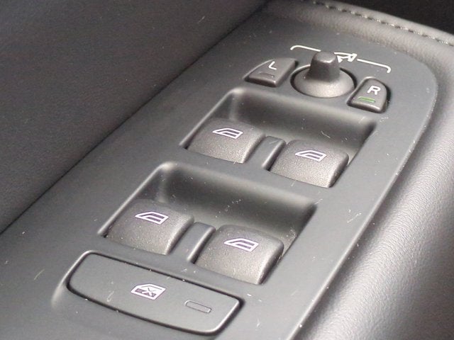 2025 Volvo XC60 Core