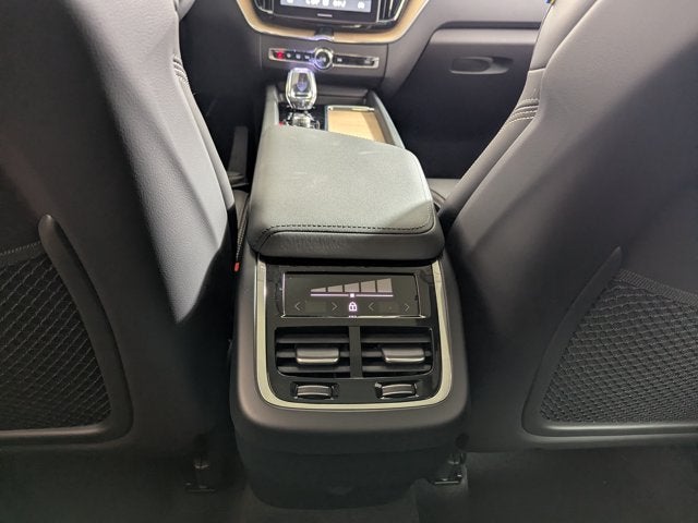 2026 Volvo XC60 B5 AWD Ultra