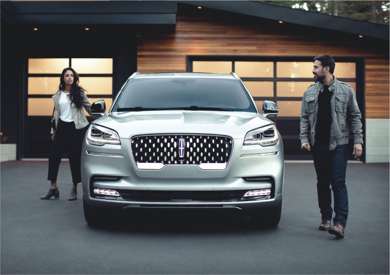 The sparkling grille of the 2023 Lincoln Aviator® Grand Touring model | Gary Yeomans Lincoln in Daytona Beach FL