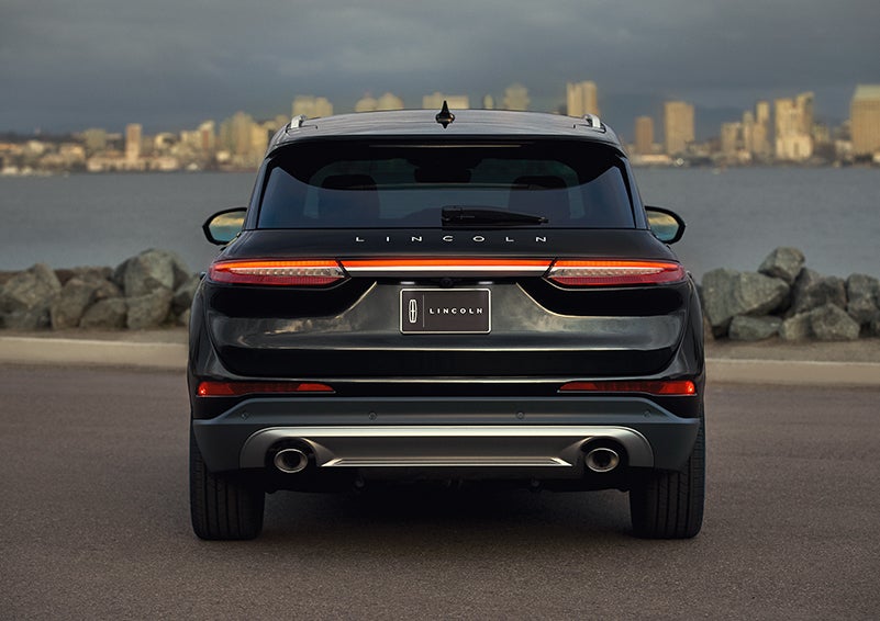 The rear lighting of the 2024 Lincoln Corsair® SUV spans the entire width of the vehicle. | Gary Yeomans Lincoln in Daytona Beach FL