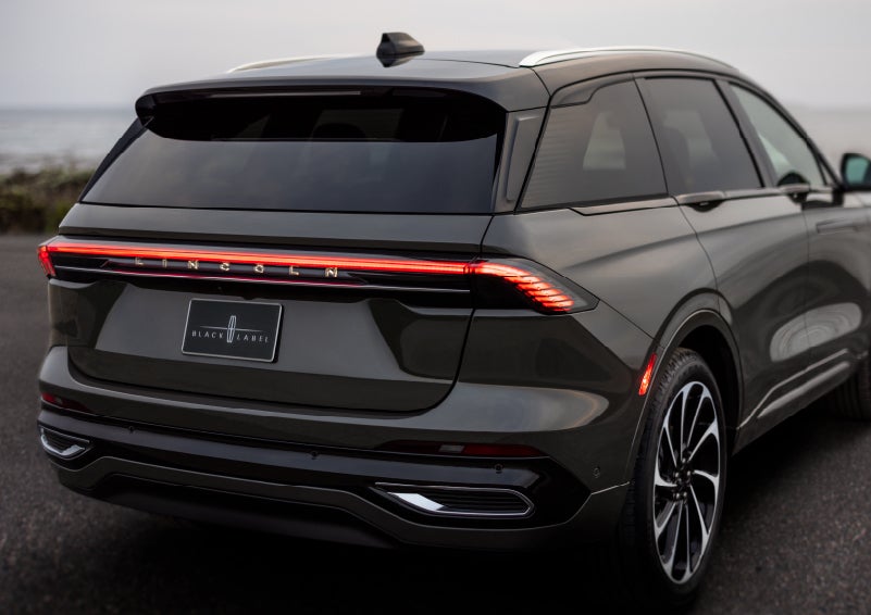 The rear of a 2024 Lincoln Black Label Nautilus® SUV displays full LED rear lighting. | Gary Yeomans Lincoln in Daytona Beach FL