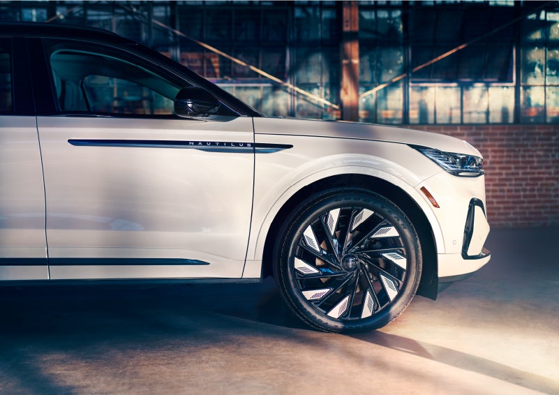 The wheels of the available Jet Appearance Package are highlighted. | Gary Yeomans Lincoln in Daytona Beach FL