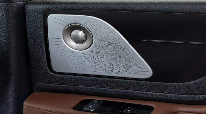 A close-up of a speaker located on the door’s interior is shown. | Gary Yeomans Lincoln in Daytona Beach FL