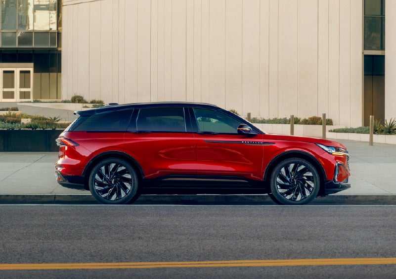 2025 Lincoln Nautilus® SUV with the available Jet Appearance Package and Hybrid transmission. | Gary Yeomans Lincoln in Daytona Beach FL