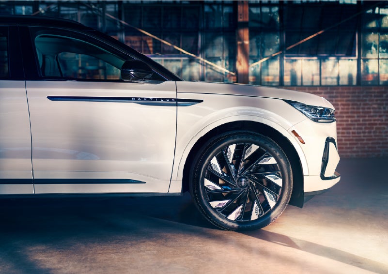 The wheels of the available Jet Appearance Package are highlighted. | Gary Yeomans Lincoln in Daytona Beach FL