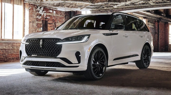 A 2026 Lincoln Aviator® SUV is shown with the available Jet Appearance Package. | Gary Yeomans Lincoln in Daytona Beach FL