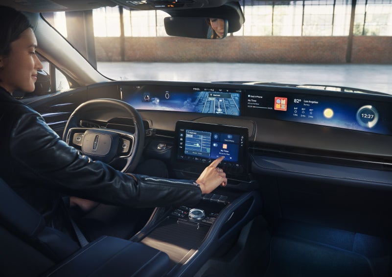 The driver of a 2026 Lincoln Nautilus® SUV interacts with the center touchscreen. | Gary Yeomans Lincoln in Daytona Beach FL