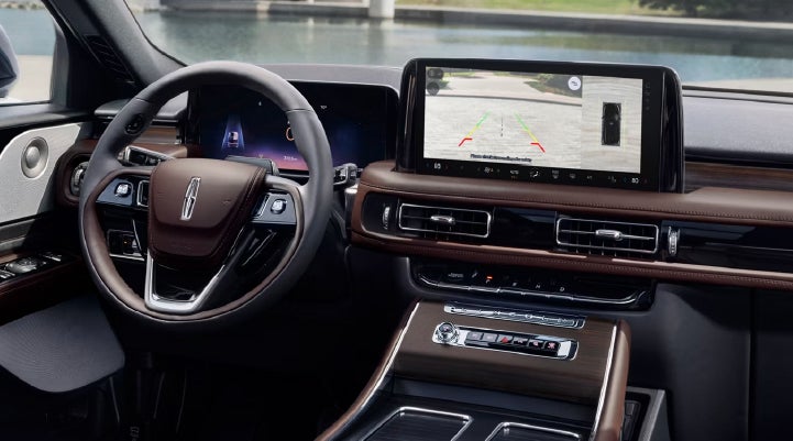 The backup camera of the 2027 Lincoln Aviator® SUV is displayed on screen. | Gary Yeomans Lincoln in Daytona Beach FL